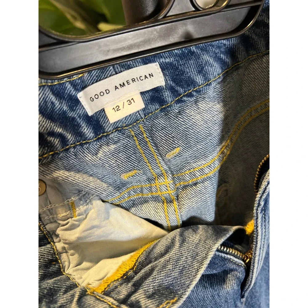 Good American High Rise Straight Leg Jeans Medium Wash Blue Size 12/31 Split Hem